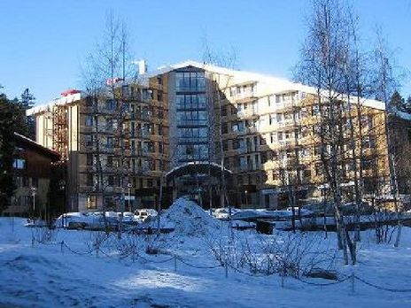 Flora Apartments, Borovets, Bulgaria - car park